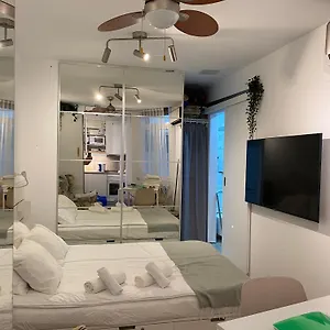 https://astoria-309-interior-serviced-studio-apartment.in-canary-islands.com